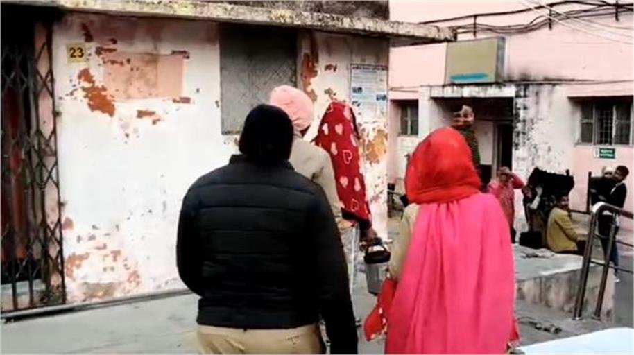 500 की दिहाड़ी का झांसा, बंद कमरे में हैवानियत! झांसी में मजदूरी करने गई महिला से सामूहिक दुष्कर्म—पुलिस ने दबोचे आरोपी 500 की दिहाड़ी का झांसा, बंद कमरे में हैवानियत! झांसी में मजदूरी करने गई महिला से सामूहिक दुष्कर्म—पुलिस ने दबोचे आरोपी